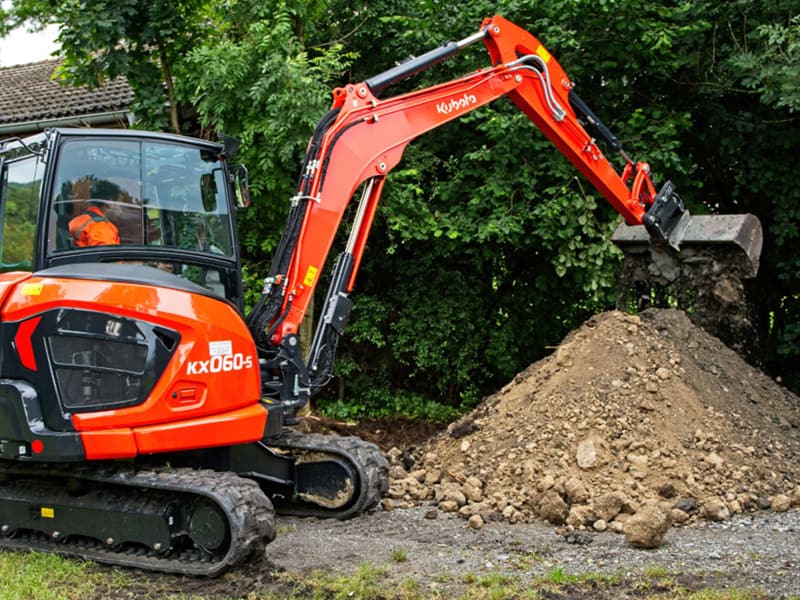 Servicii de inchiriere miniexcavator pentru lucrari de demolare în Cluj