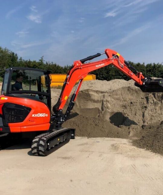 Miniexcavator de inchiriat pentru Amenajarea Terenurilor